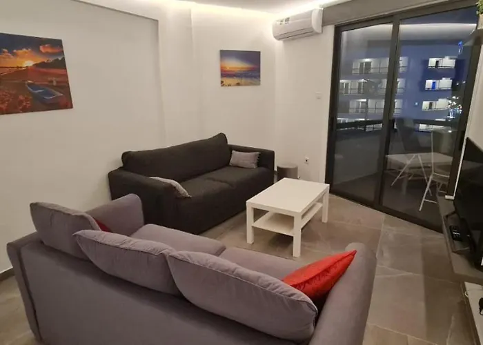 Prime Beachfront Apartment On Larnaca Finikoudes