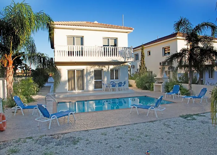 Hara Nissi Beach Villas