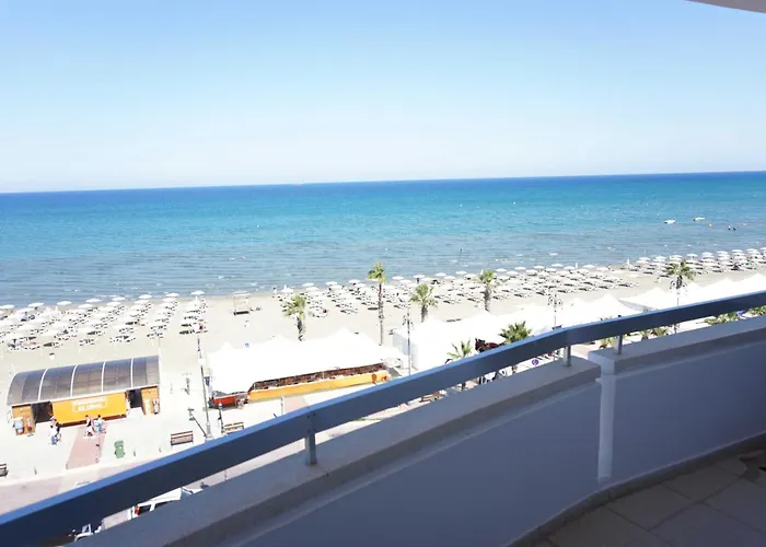 Quattro Beachfront Sea View Ap 53