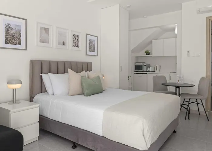 Phaedrus Living: Alkminis Seaside Suites Sand