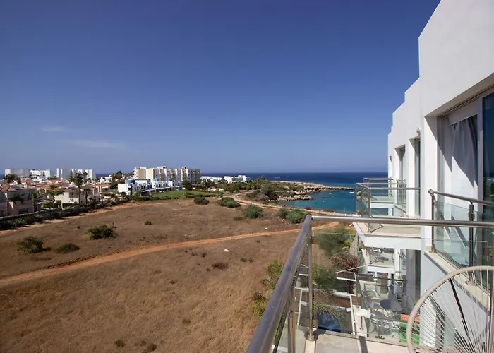 Seafront Stylish Apt, Protaras