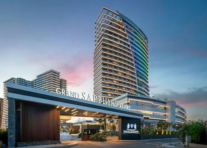 Grand Sapphire