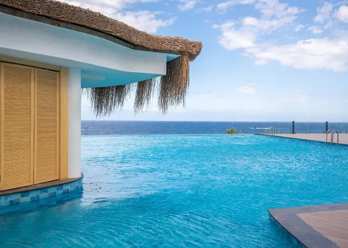 Luxury Apartment With Pool And Stunning Sea View