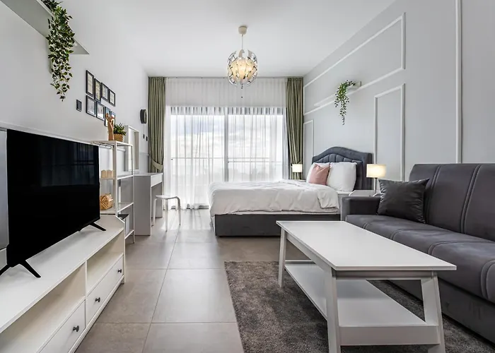Priscilla Studios With Seaview In Caesar Blue Resort, Breakfast & Lunch Possible, Gym With Sauna And Heated Swimming Pool