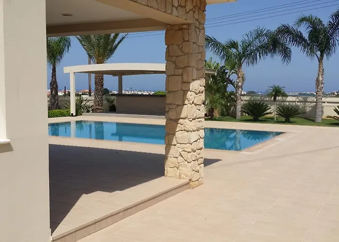 Noufaro Luxury Villa
