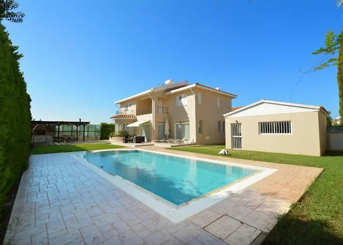Villa Daryah Sirina Bay