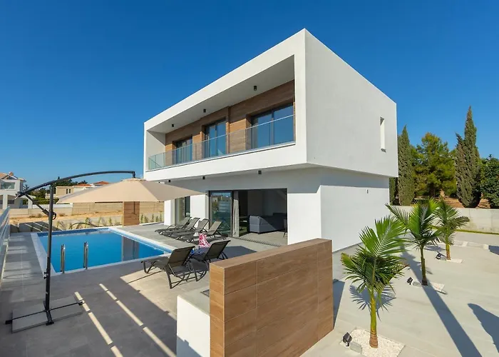 Villa Andre, Walking Distance To Coral Bay