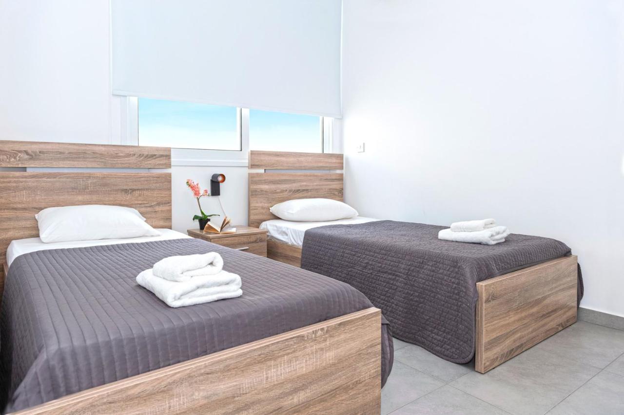 Ivory - Seafront Villa *