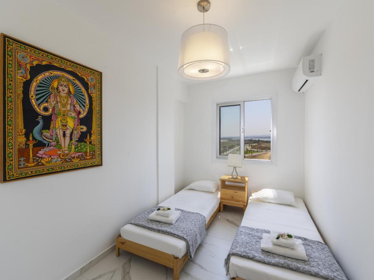 Apartment Mackenzie Leo Seafront *