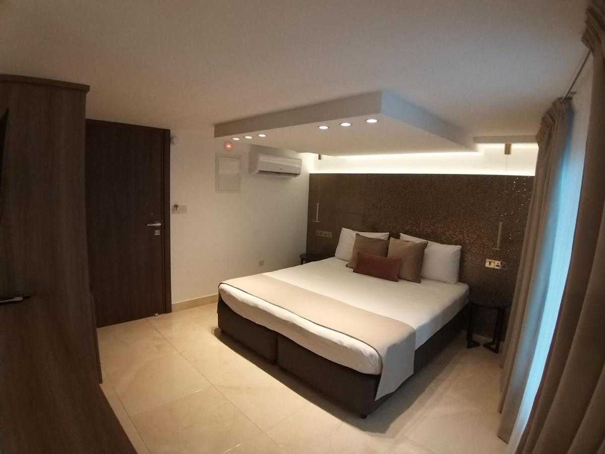 Tuck Larnaca