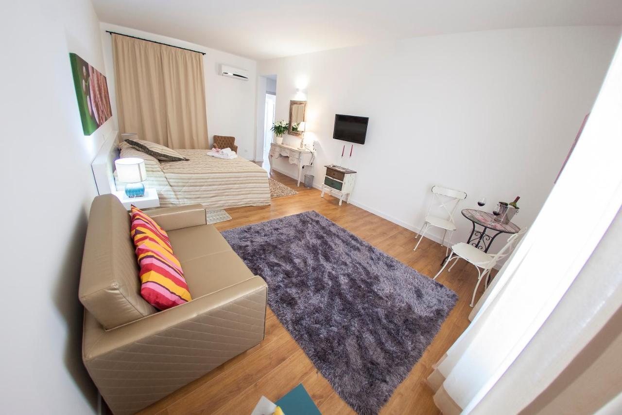 Operetta House Apartment *