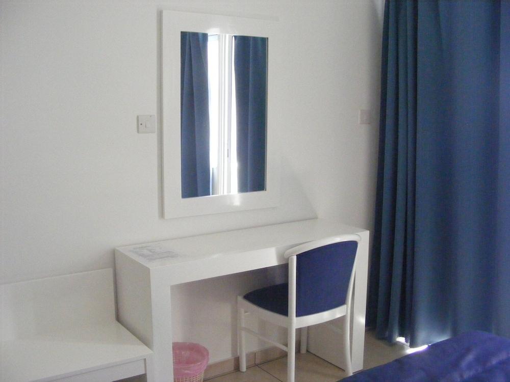 Sun Hall Aparthotel Larnaca