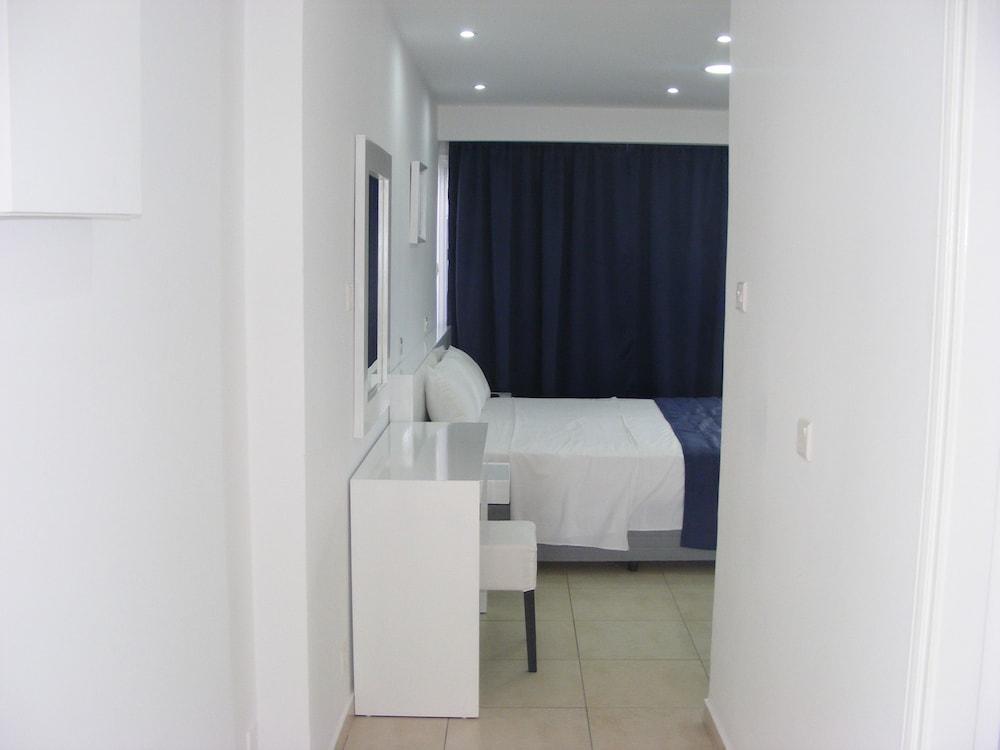 Sun Hall Aparthotel