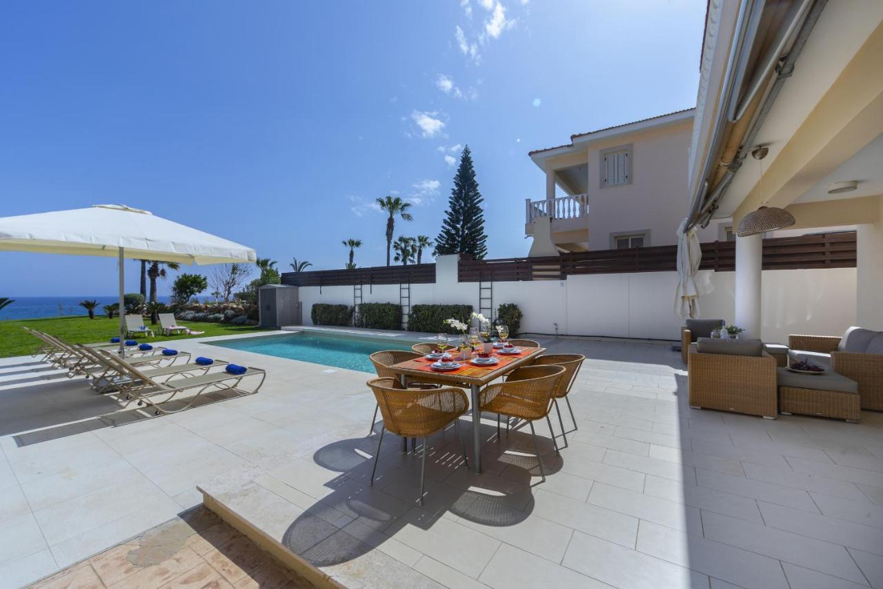 Villa Beachfront Pietra