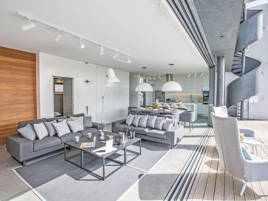 Villa Papadopo - Luxury 3 Bedroom Villa With Private Pool, Hot Tub And Sea Views *