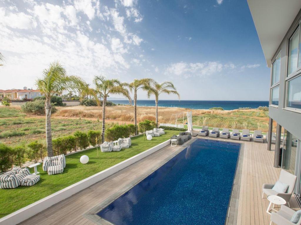 Villa Papadopo - Luxury 3 Bedroom Villa With Private Pool, Hot Tub And Sea Views * Paralimni