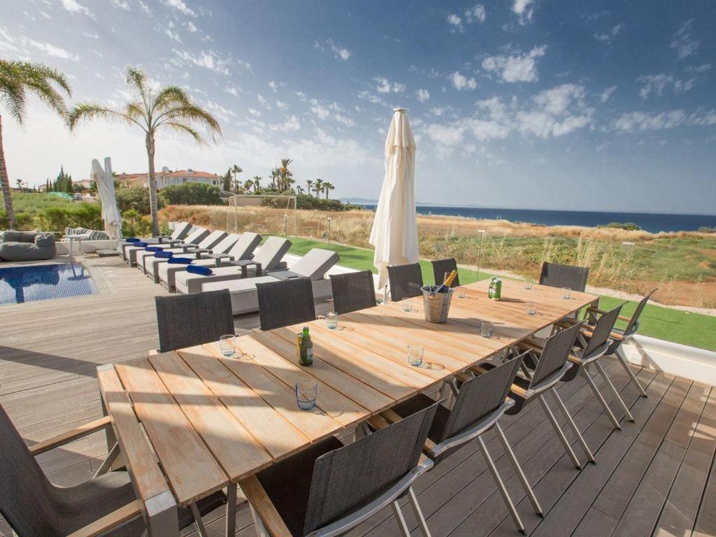 Villa Papadopo - Luxury 3 Bedroom Villa With Private Pool, Hot Tub And Sea Views * Paralimni
