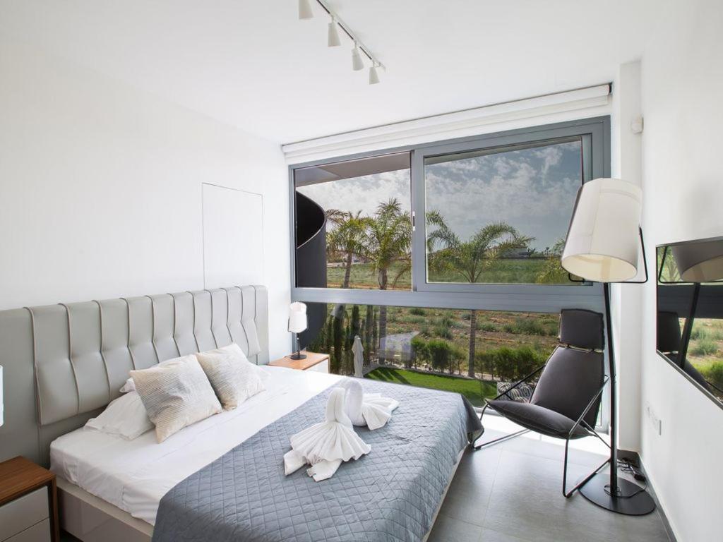 Villa Papadopo - Luxury 3 Bedroom Villa With Private Pool, Hot Tub And Sea Views * Paralimni