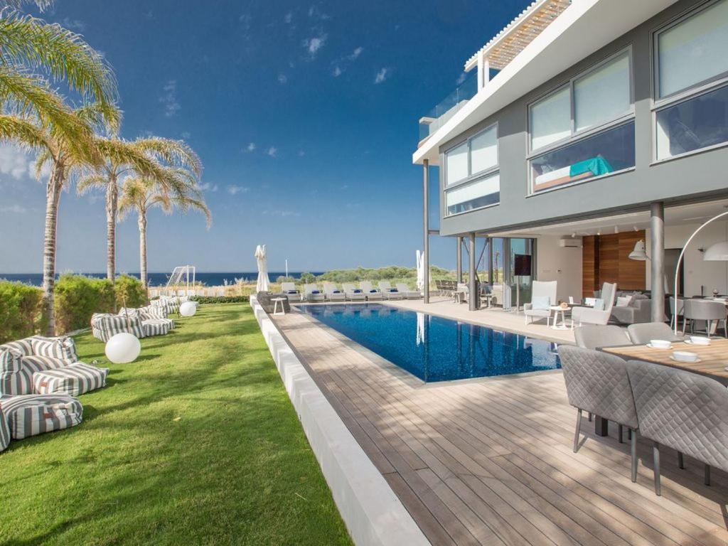 Villa Villa Papadopo - Luxury 3 Bedroom Villa With Private Pool, Hot Tub And Sea Views Paralimni