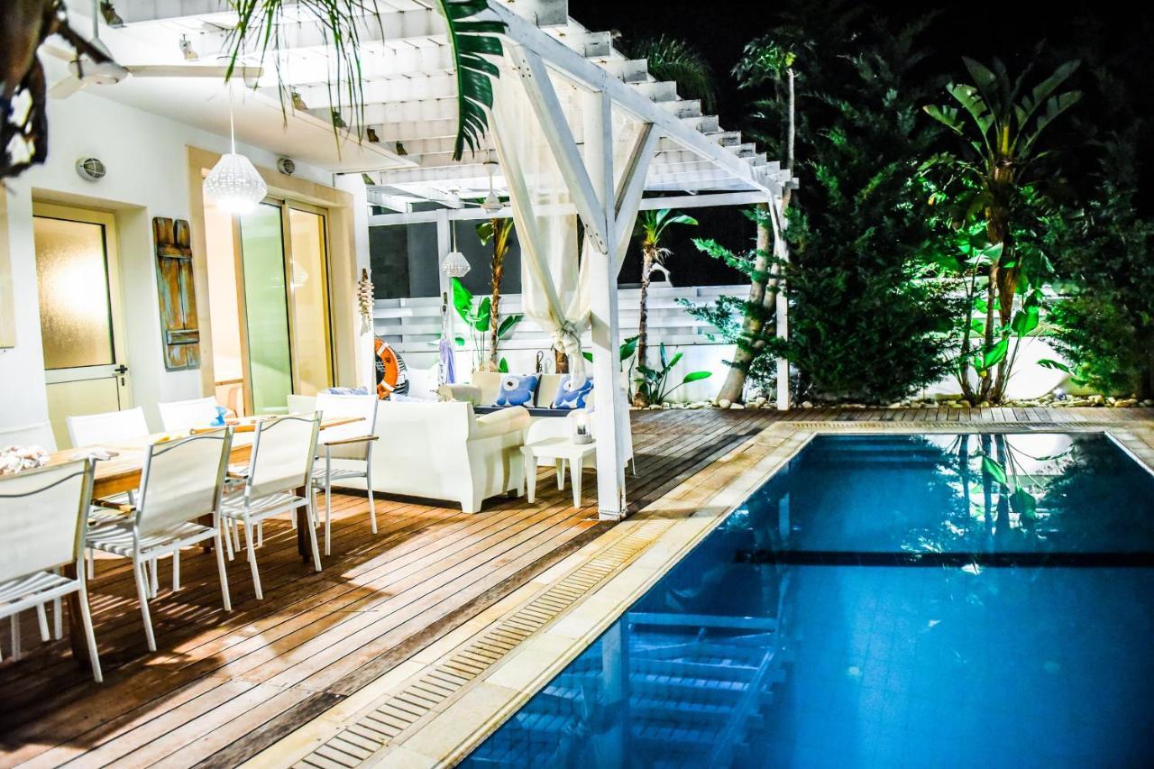 Riverland Villa