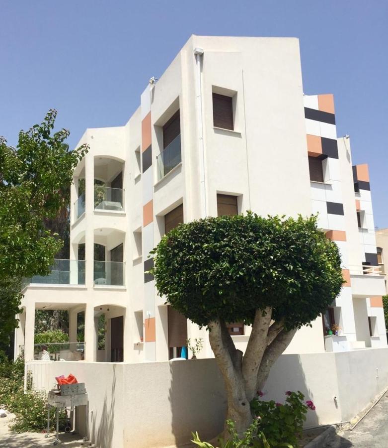 Modern 2 Bedroom *