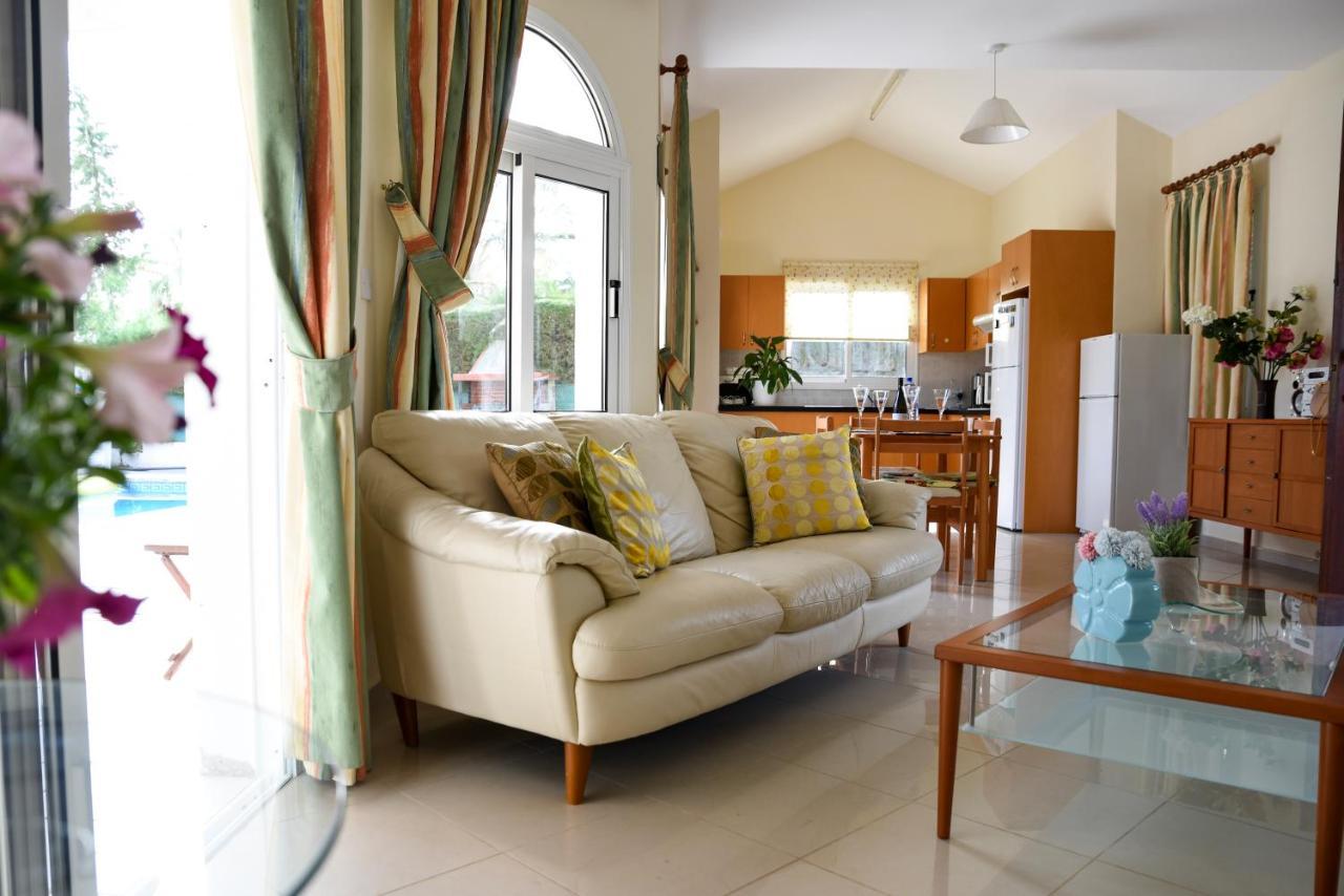 Exellent 3 Bedroom In Coral Bay Villa Peyia