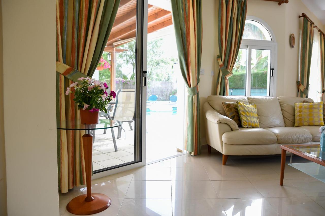 Exellent 3 Bedroom In Coral Bay Villa Peyia