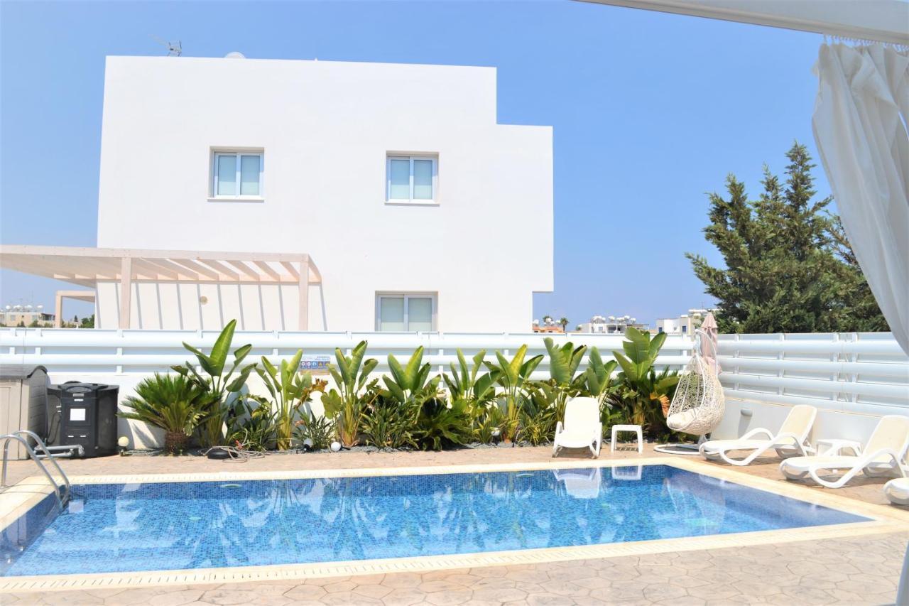 Kolibri- Mythical Sands Paralimni