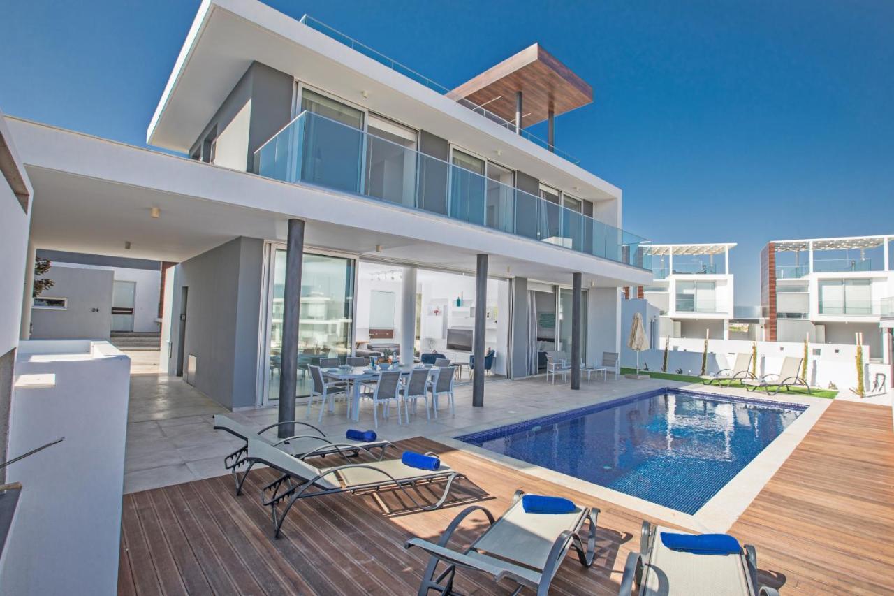 Oli Vine Villa Protaras