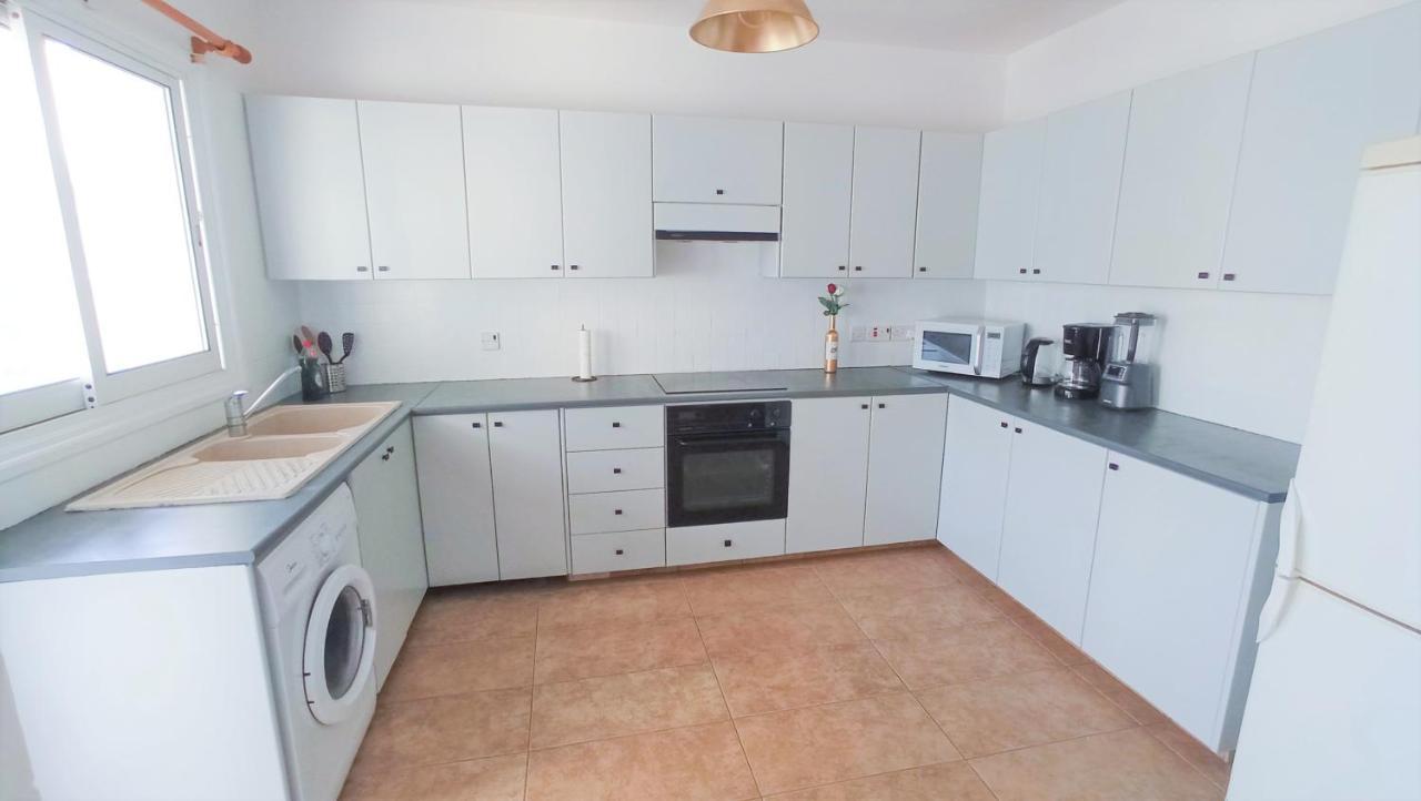Luxury Maisonette -sea View, Netflix, Gym- 5 Min From * Lárnaca