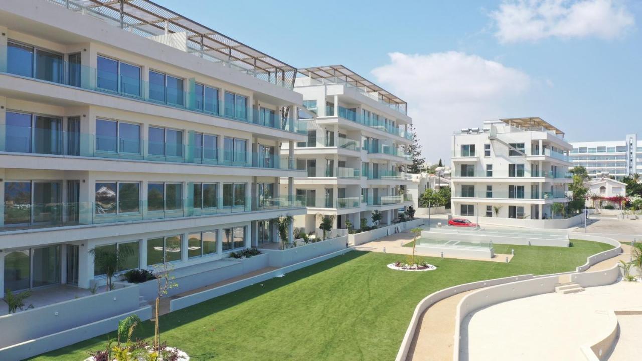 Emerald * Protaras