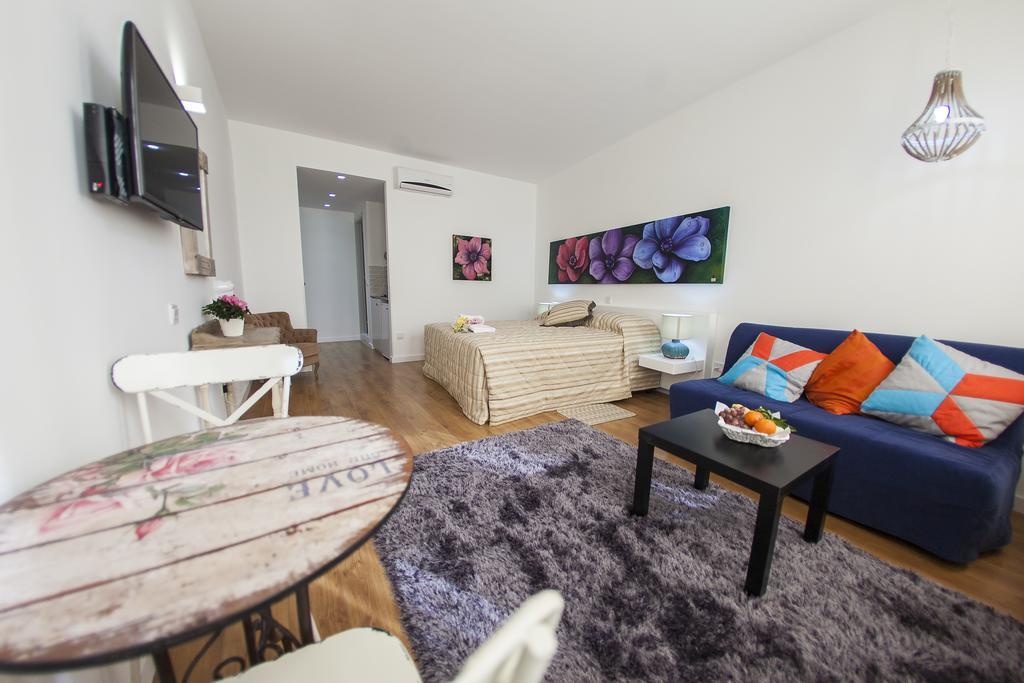 Operetta House Apartment *