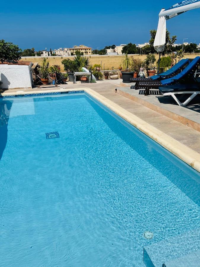 Peaceful Townhouse With Private Pool Near The Sea Apartamento Paphos