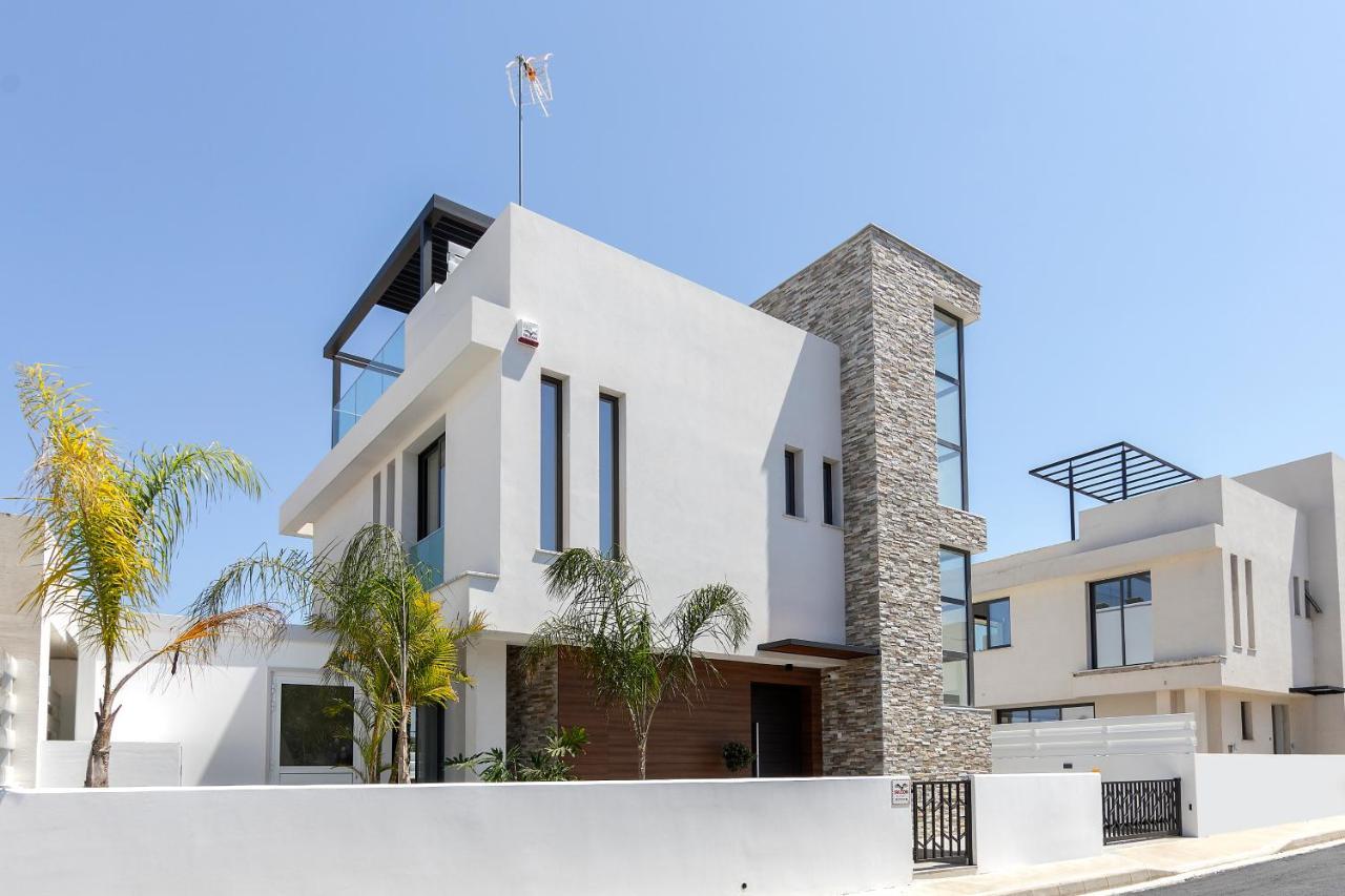 Chris Le Mare Gold Luxury Villa