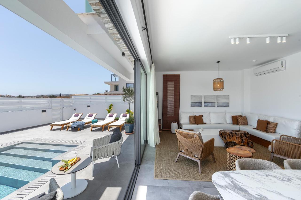 Chris Le Mare Gold Luxury * Protaras