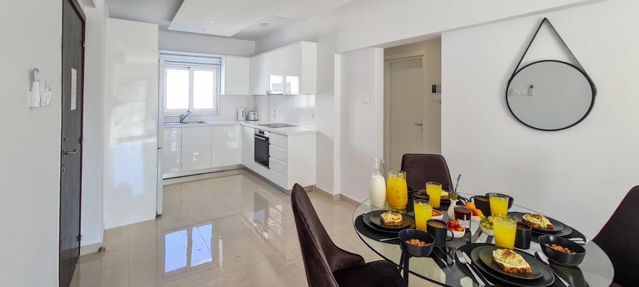 Phaedrus Living: Seaside Luxury Flat Lighthouse 65