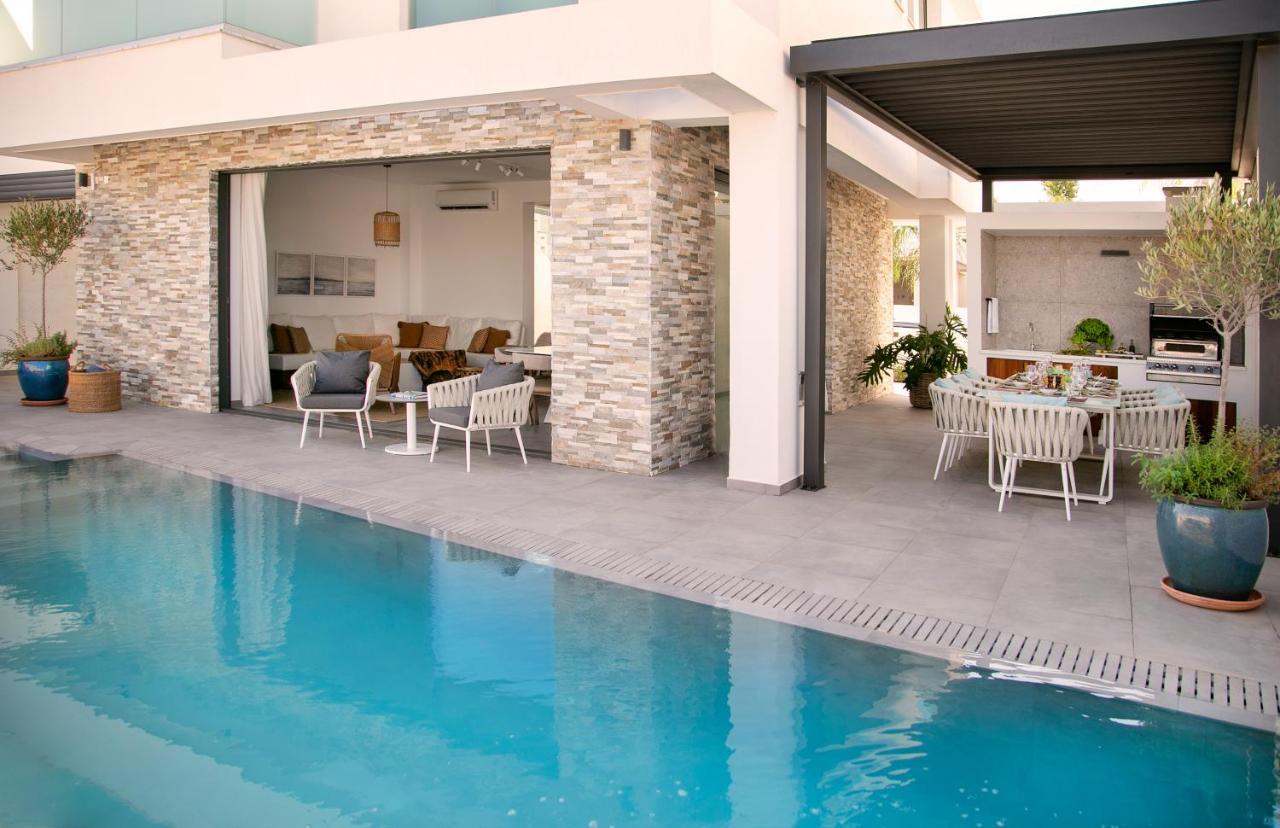 Chris Le Mare Gold Luxury Pousada