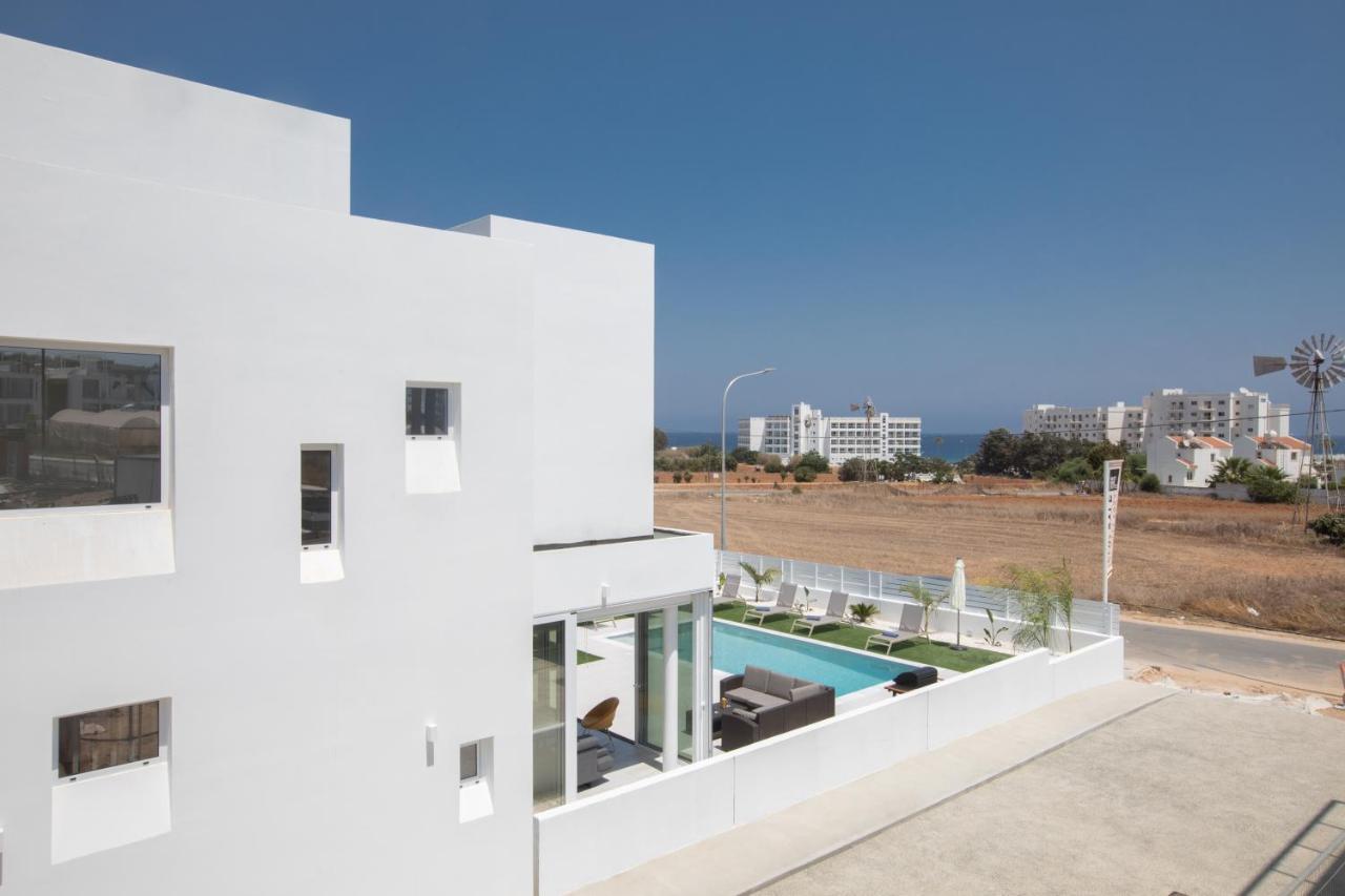 Walk To Center & Beach- Your Dream Escape, Blue Island Villa *
