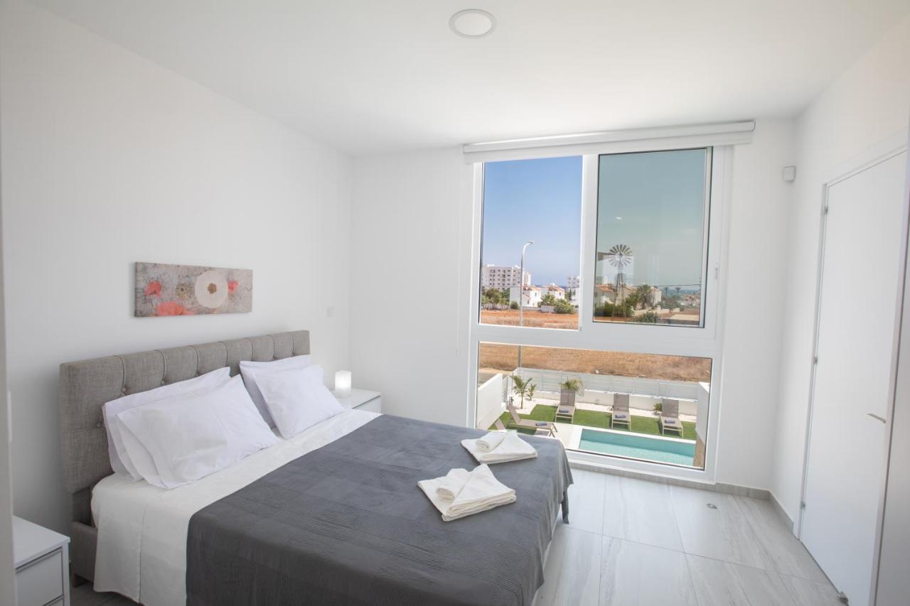 Walk To Center & Beach- Your Dream Escape, Blue Island Villa *