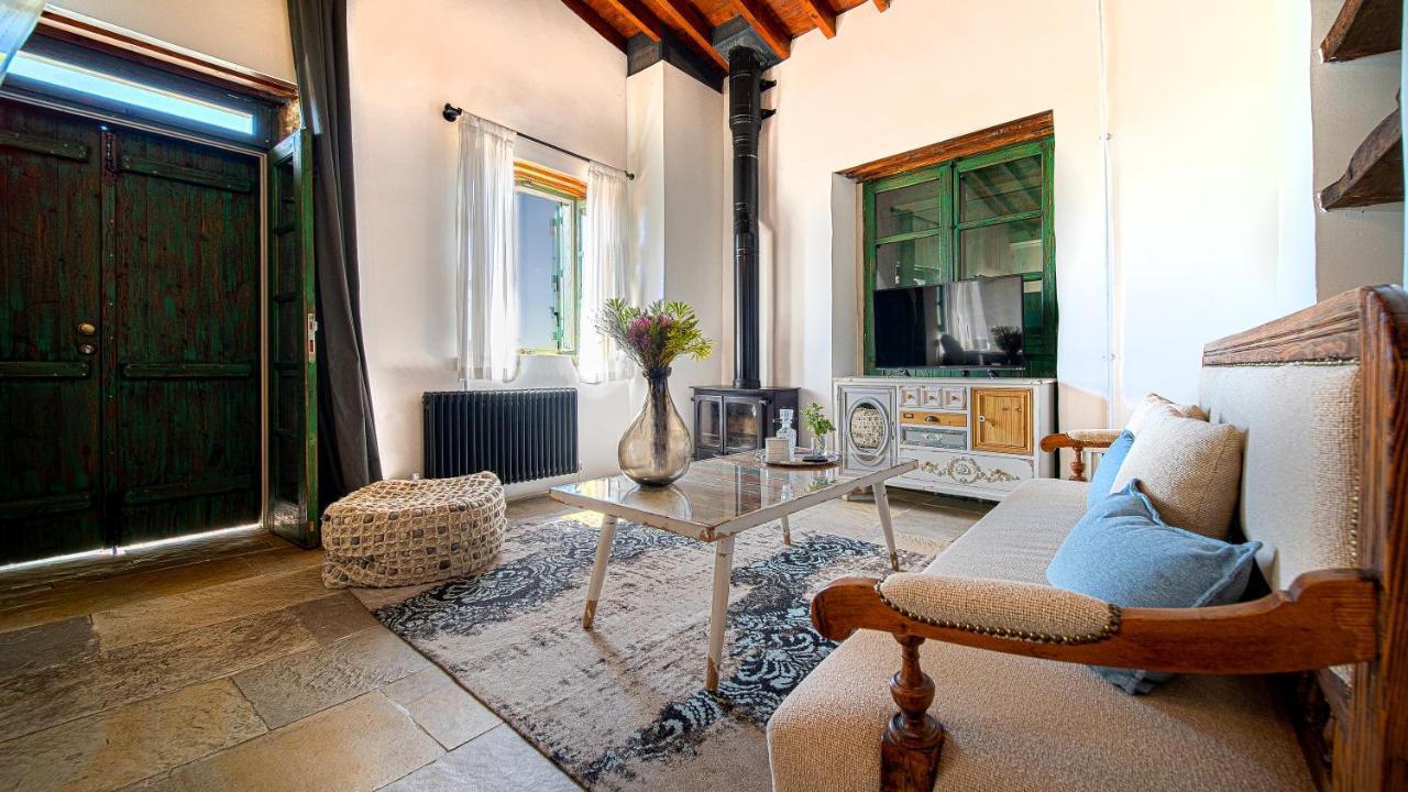 Oinou Strata - Adults Only Bed & Breakfast