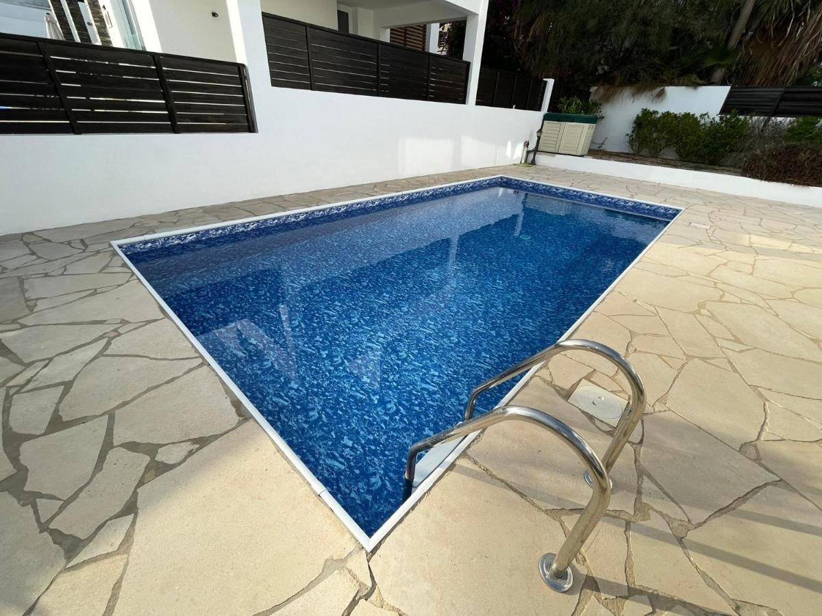 Villa Sunny Breeze In A Prime Spot Near Everything *