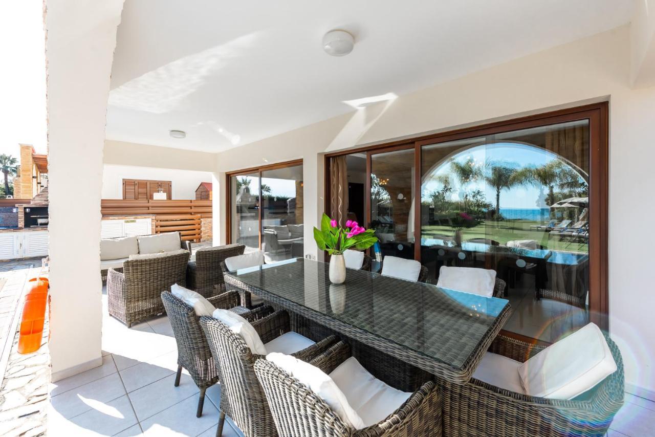 Sea Front Oceanus H2 By Ezoria Villa