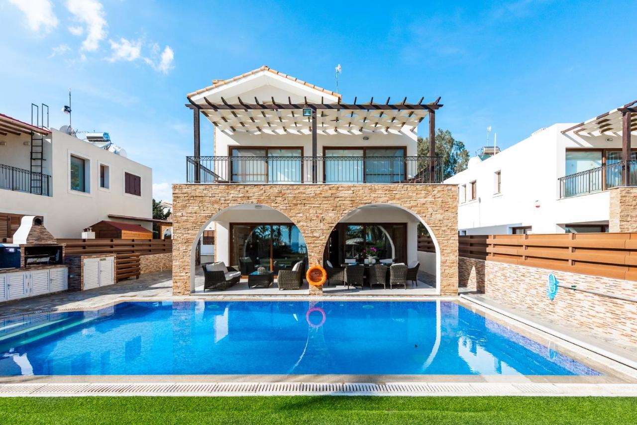 Villa Sea Front Oceanus H2 By Ezoria