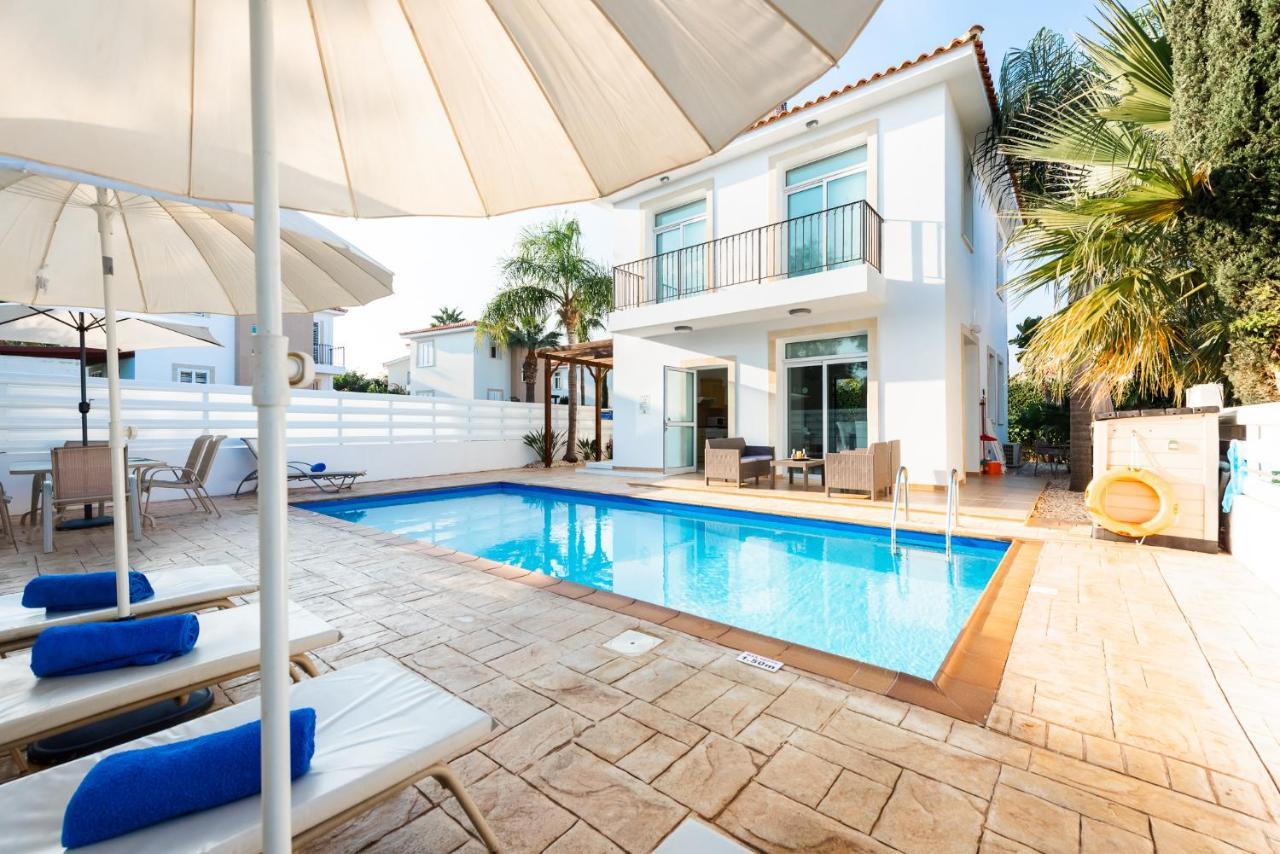Villa Palm Breeze By Ezoria