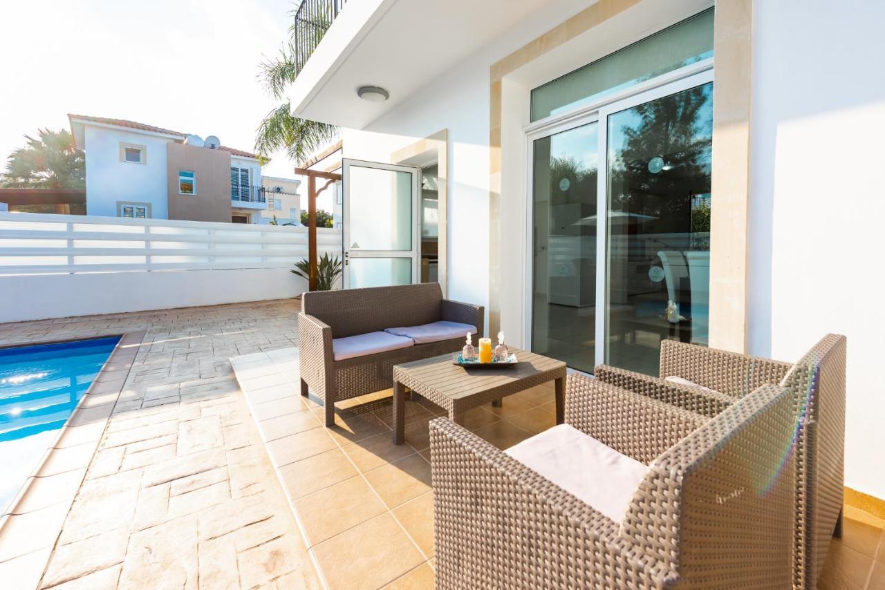 Palm Breeze Villa *