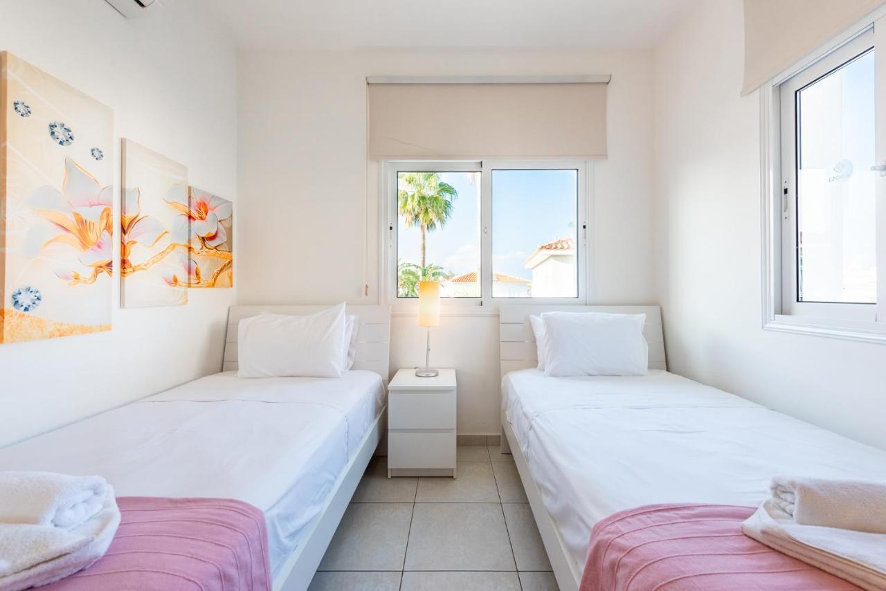 Villa Palm Breeze