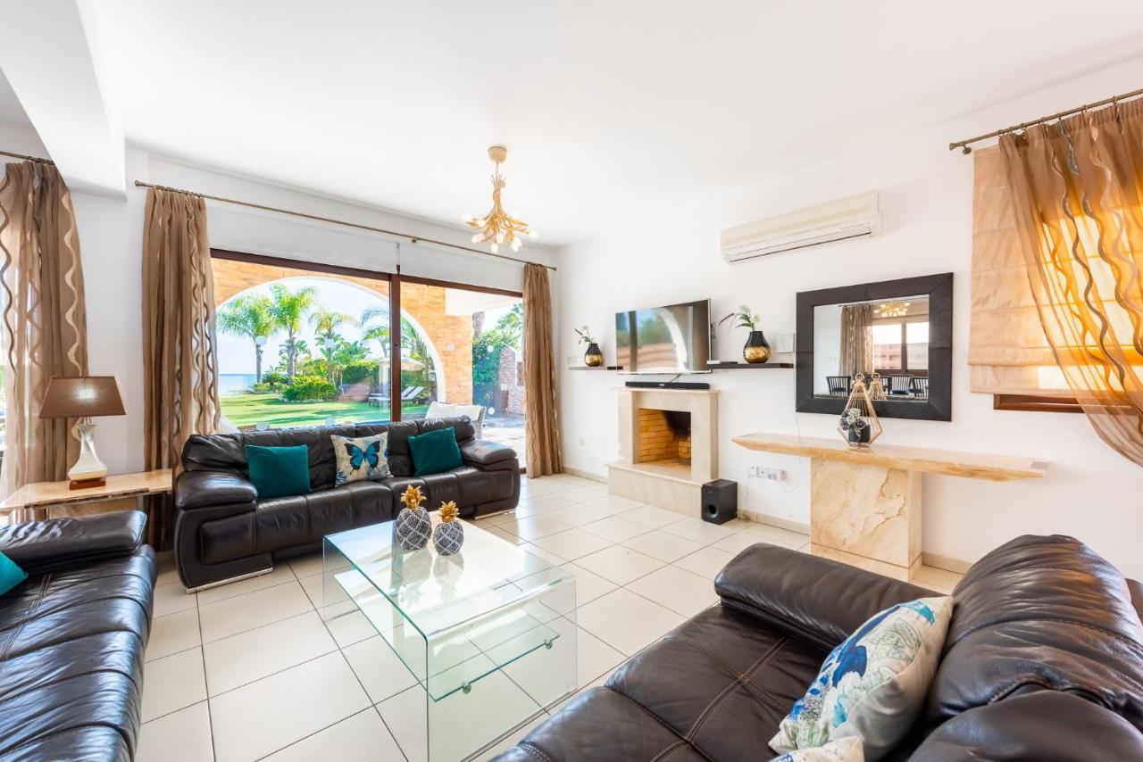 Sea Front Oceanus H2 By Ezoria Villa