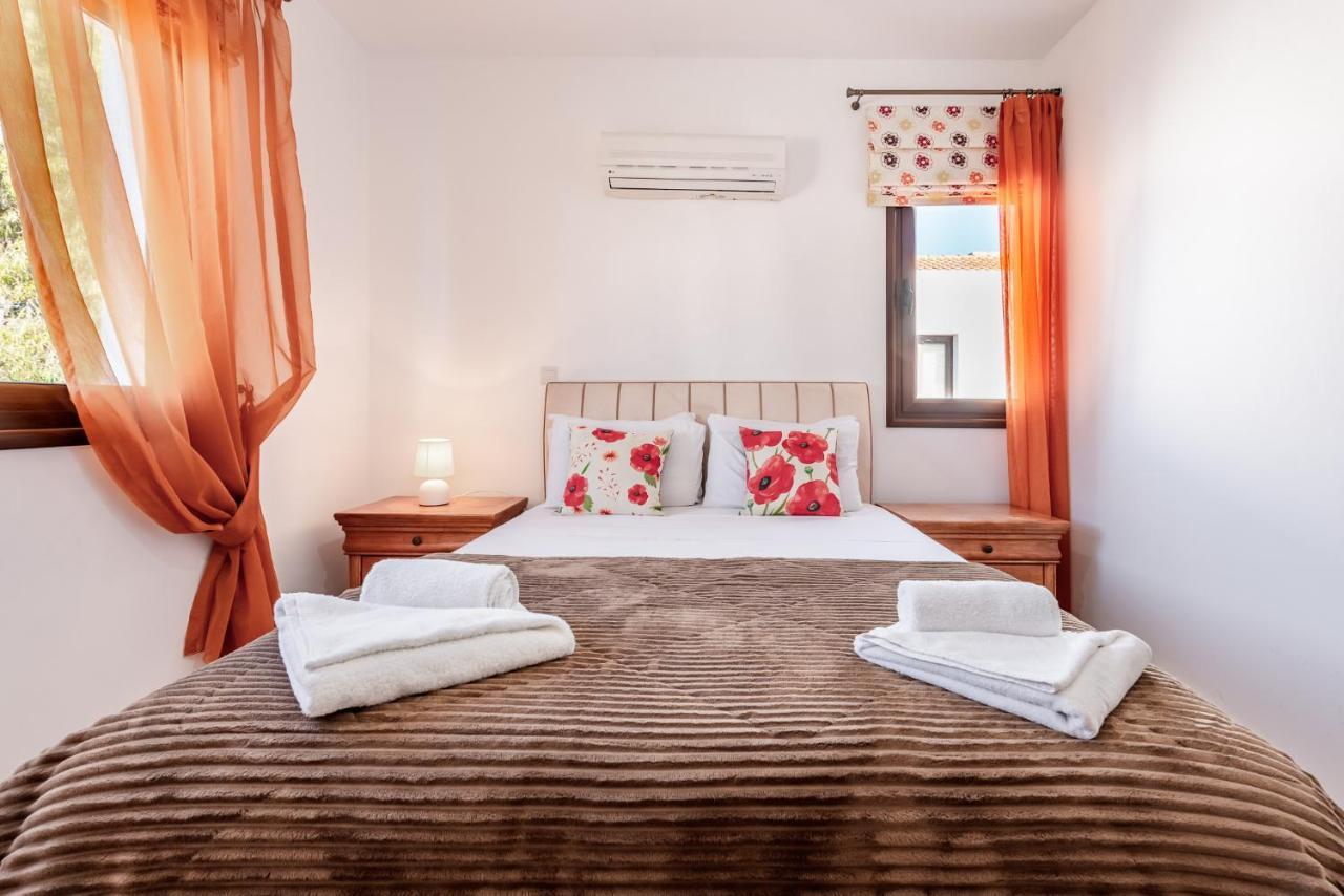 Villa Sea Front Oceanus H2 By Ezoria Ayia Napa