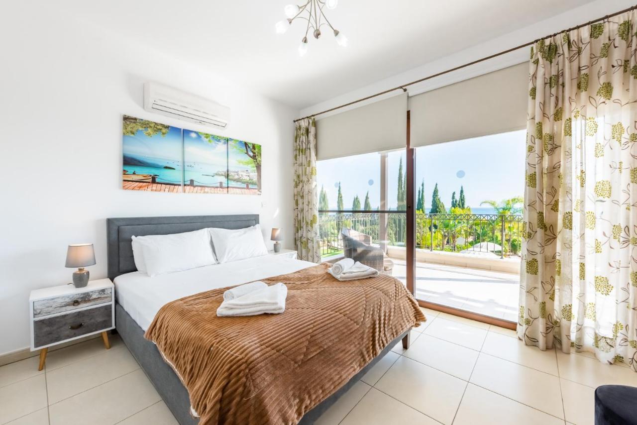 Sea Front Oceanus H2 By Ezoria Villa *