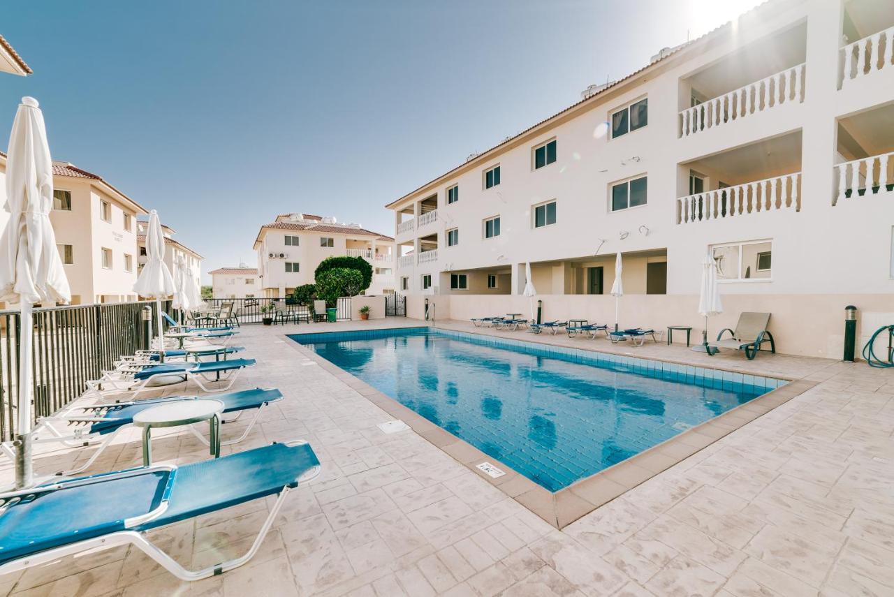Dora Paralimni